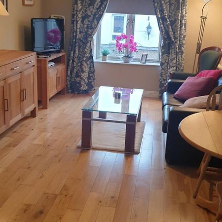 Town Centre Apartment Trim Luaran gambar