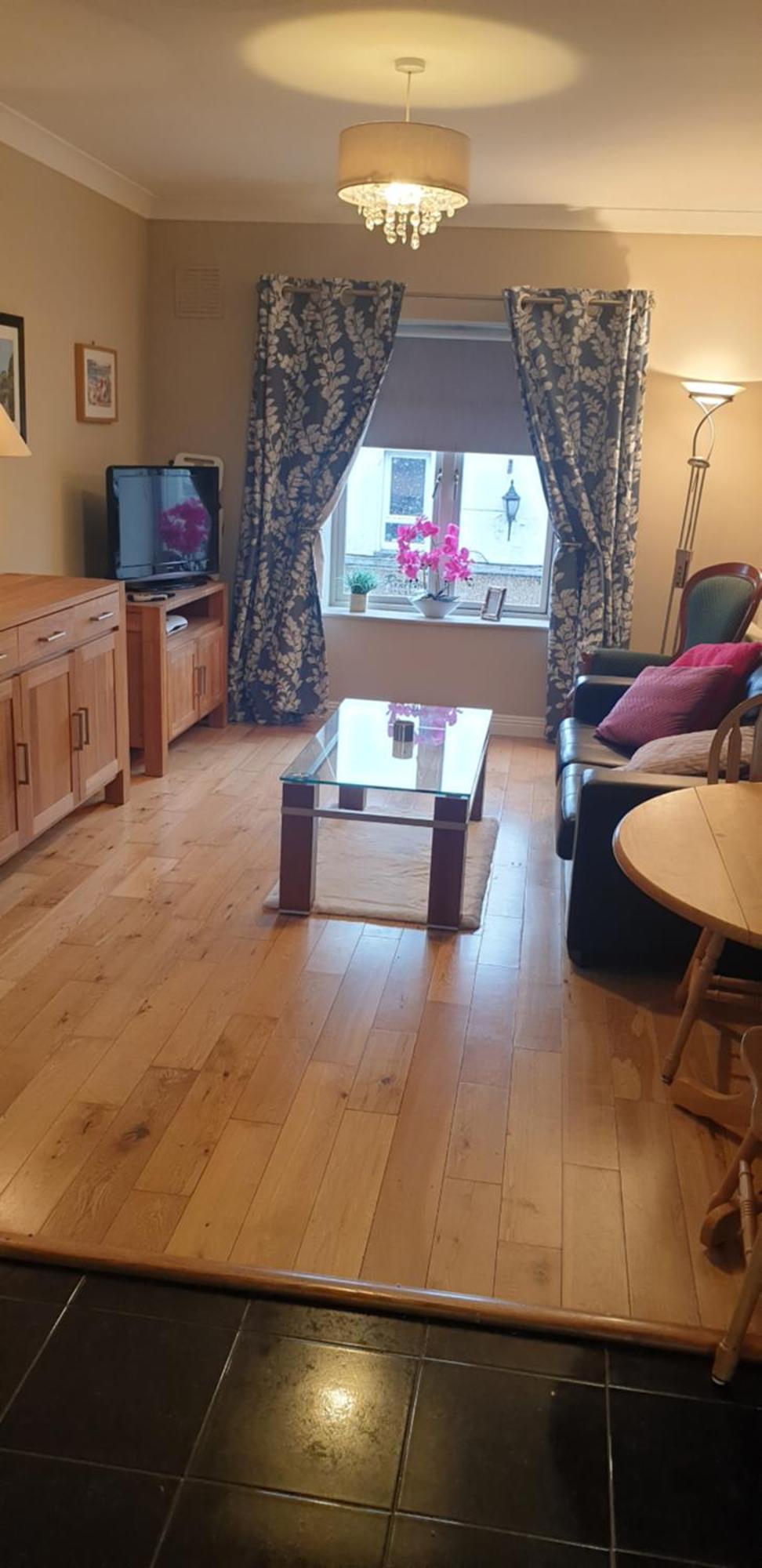 Town Centre Apartment Trim Luaran gambar
