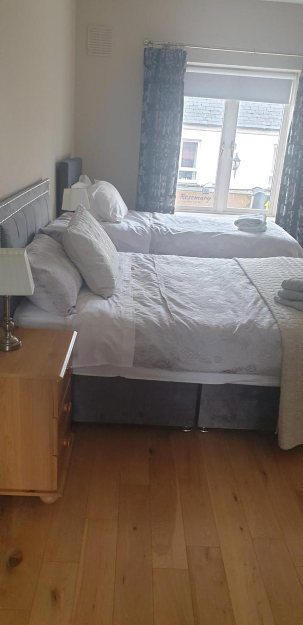 Town Centre Apartment Trim Luaran gambar